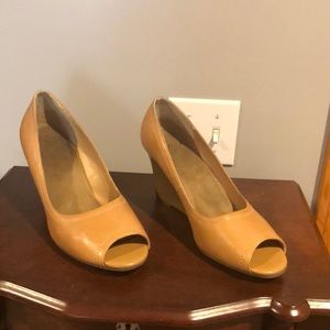 A2 by Aerosoles nude wedge peep toes